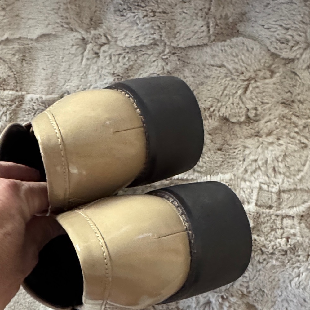 Tory Burch Quilted Patent Loafers in Beige - Picture 5 of 6